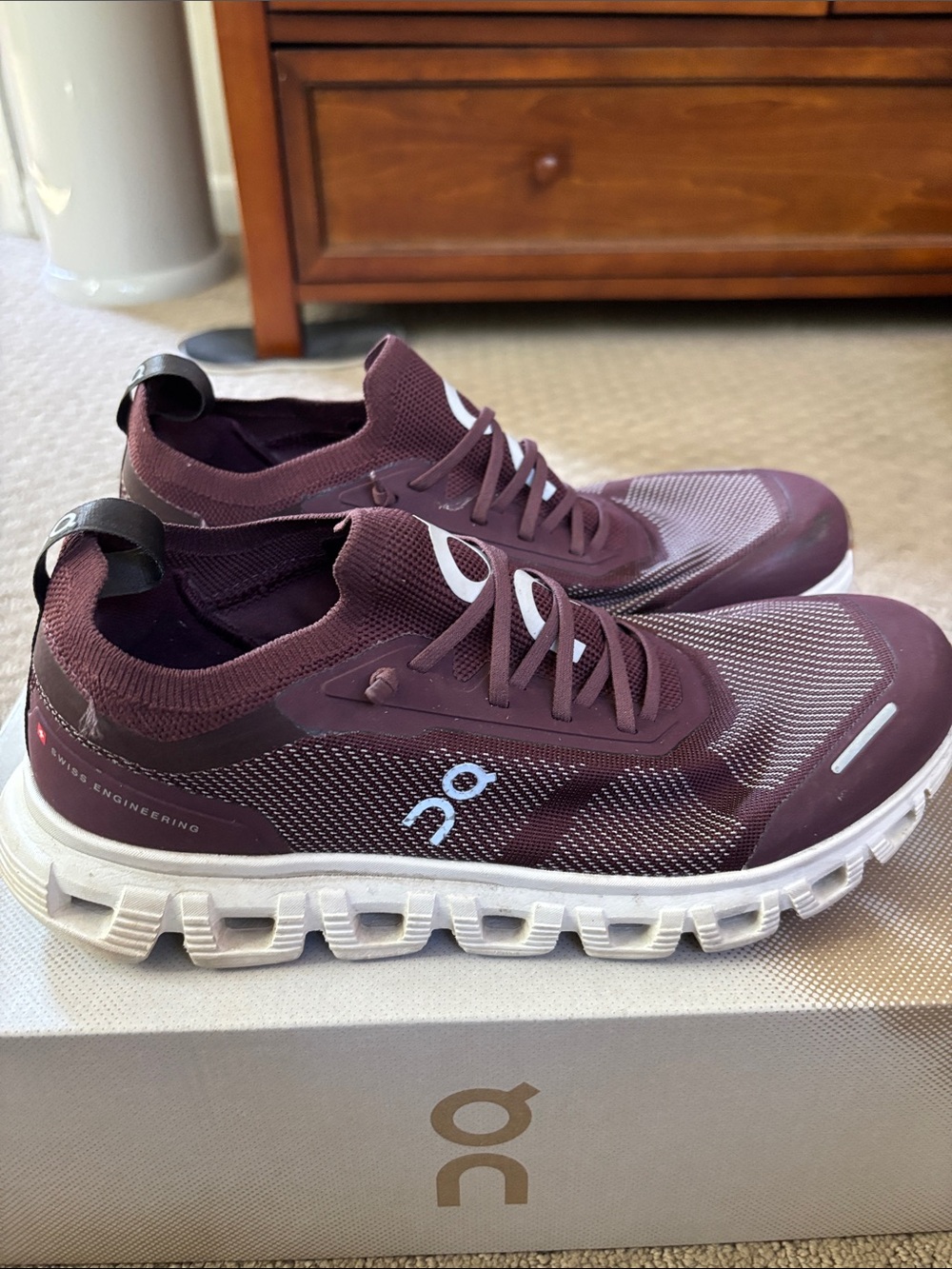 On Running Cloud versa women Running Shoes - mulberry white 8.5 - Picture 3 of 10
